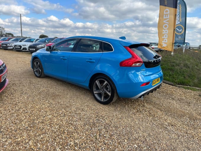 2024 Volvo V40