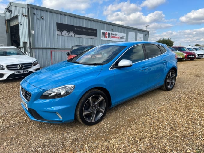 2024 Volvo V40