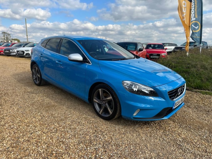 2024 Volvo V40