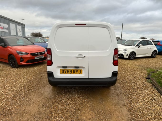 2025 Vauxhall Combo