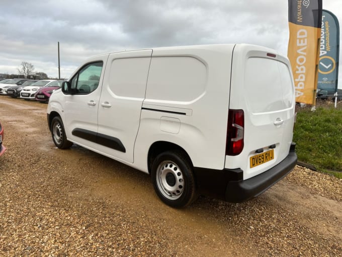 2025 Vauxhall Combo