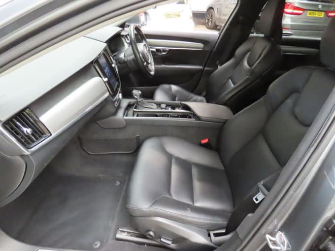 2025 Volvo V90
