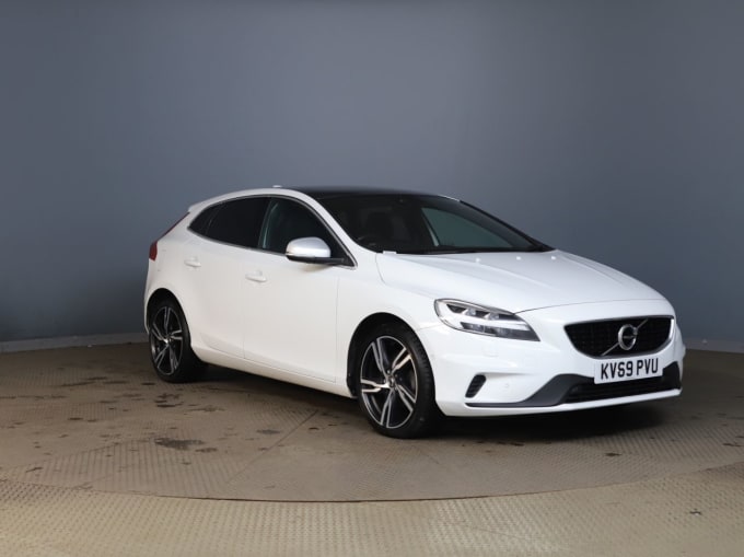 2025 Volvo V40