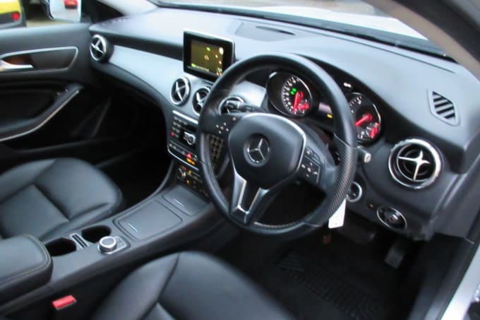2025 Mercedes-benz 180