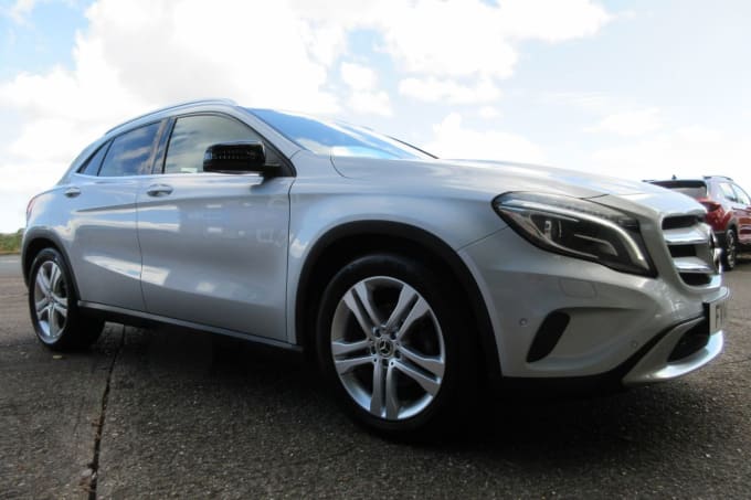 2025 Mercedes-benz 180