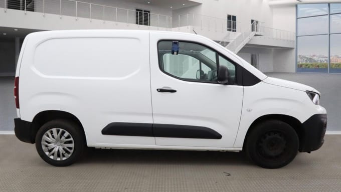 2025 Peugeot Partner