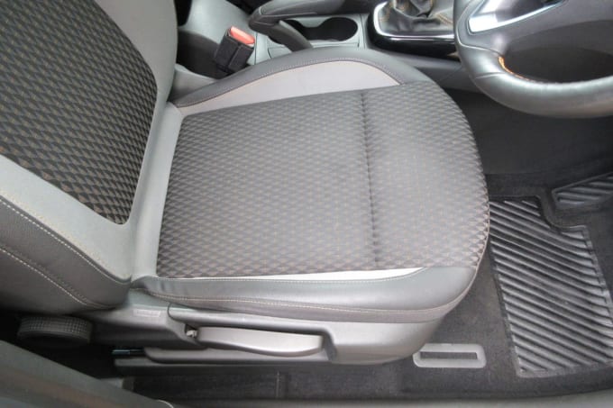 2025 Vauxhall Crossland X