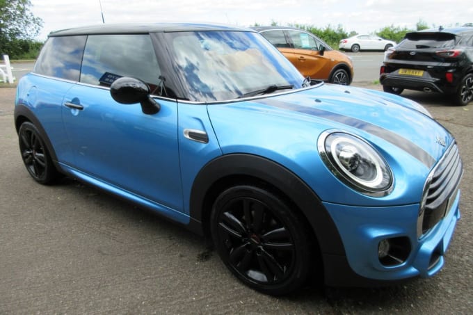2025 Mini Hatch