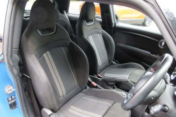 2025 Mini Hatch