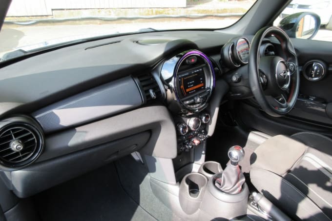 2025 Mini Hatch