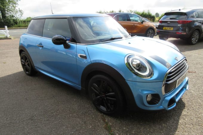 2025 Mini Hatch