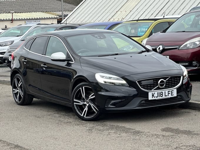 2025 Volvo V40