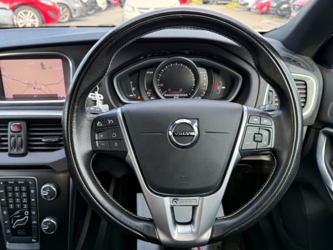 2025 Volvo V40