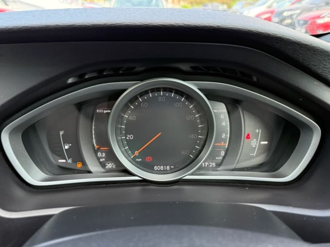 2025 Volvo V40