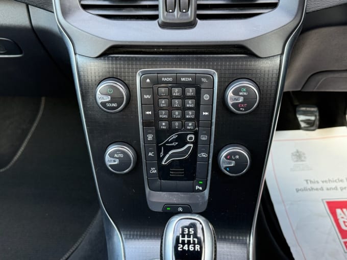 2025 Volvo V40