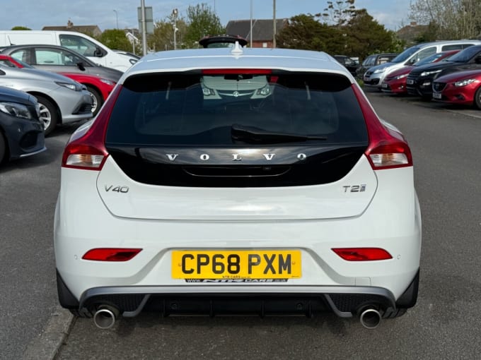 2025 Volvo V40