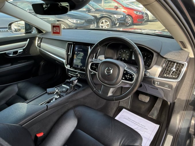 2025 Volvo V90