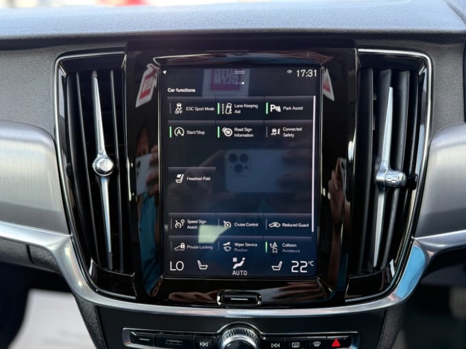 2025 Volvo V90