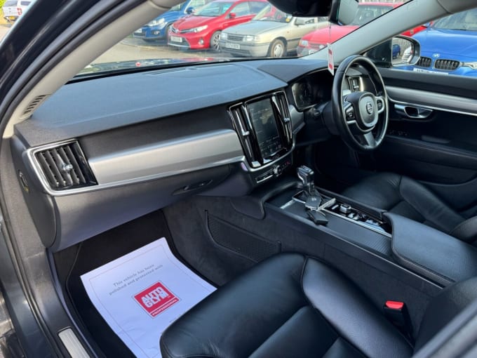 2025 Volvo V90