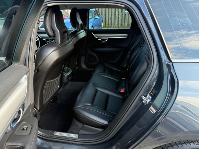 2025 Volvo V90