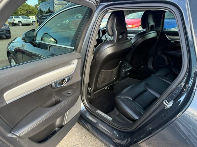 2025 Volvo V90