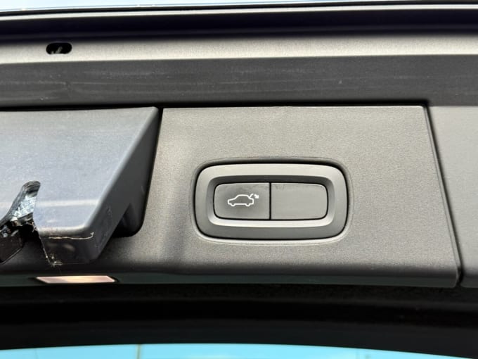 2025 Volvo V90