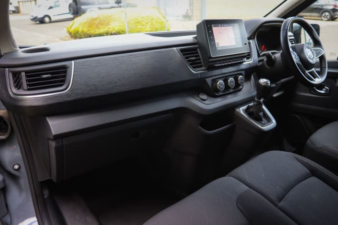 2025 Nissan Primastar