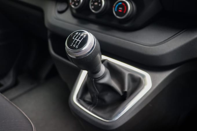 2025 Nissan Primastar