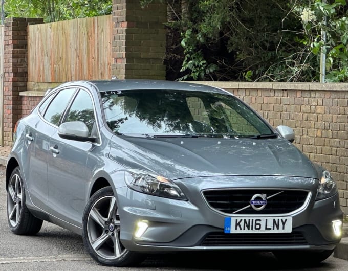 2024 Volvo V40