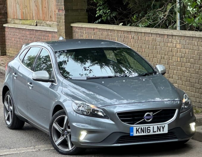 2024 Volvo V40