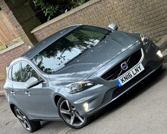 2024 Volvo V40