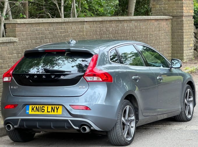 2024 Volvo V40