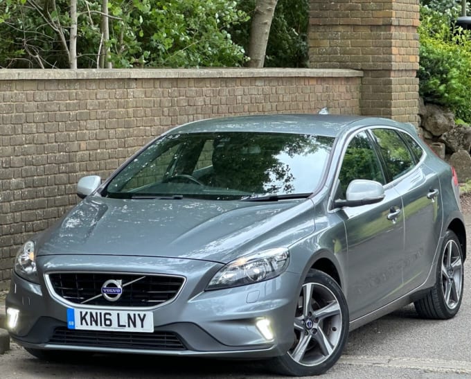 2024 Volvo V40