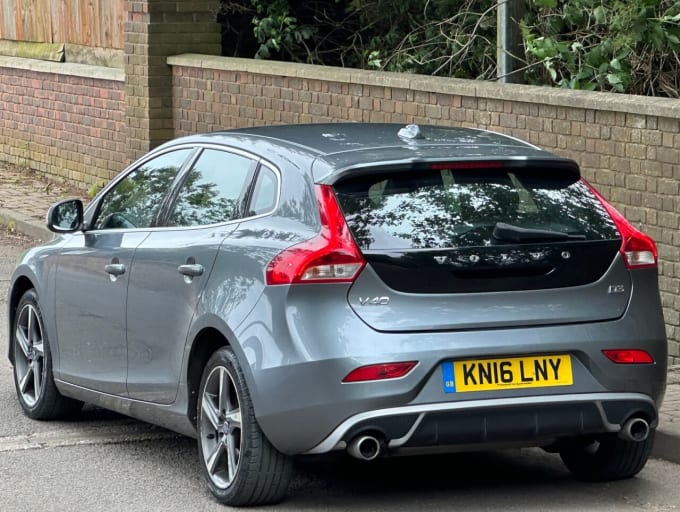 2024 Volvo V40