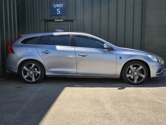 2025 Volvo V60
