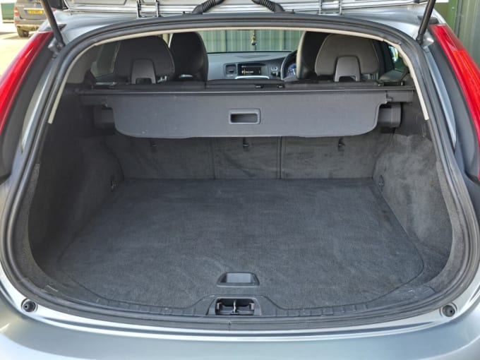 2025 Volvo V60