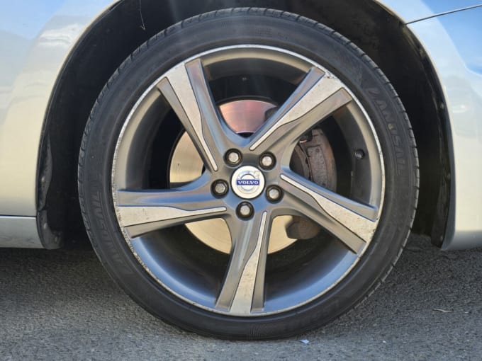2025 Volvo V60