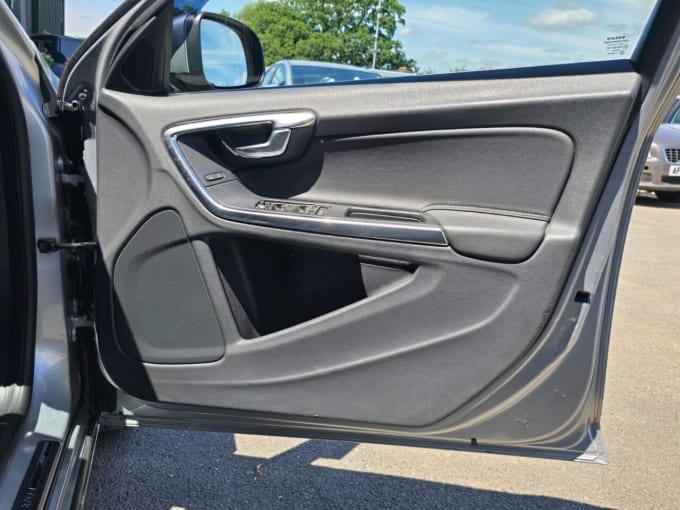 2025 Volvo V60