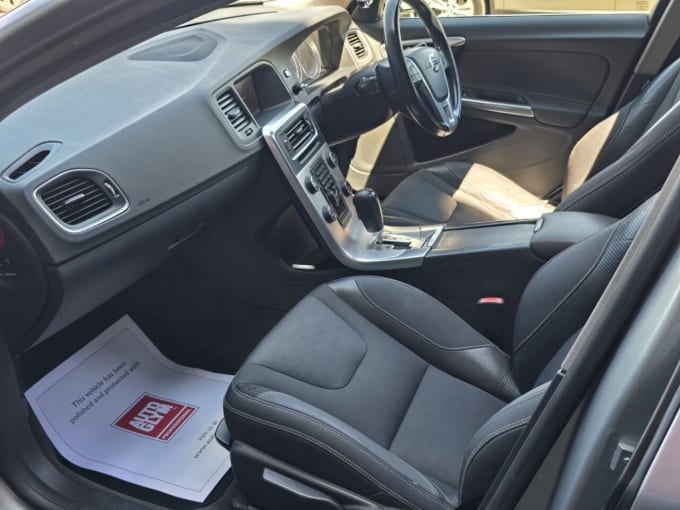2025 Volvo V60