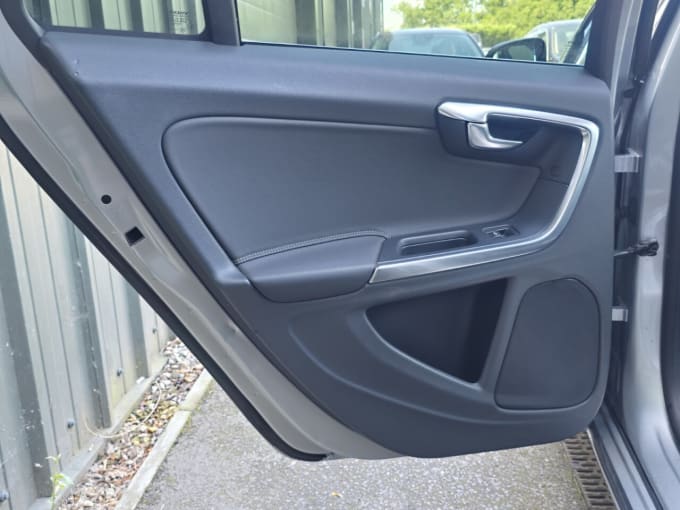 2025 Volvo V60