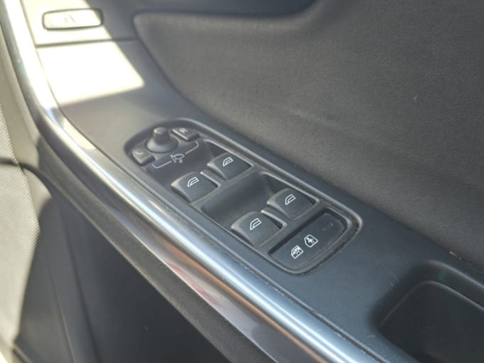 2025 Volvo V60