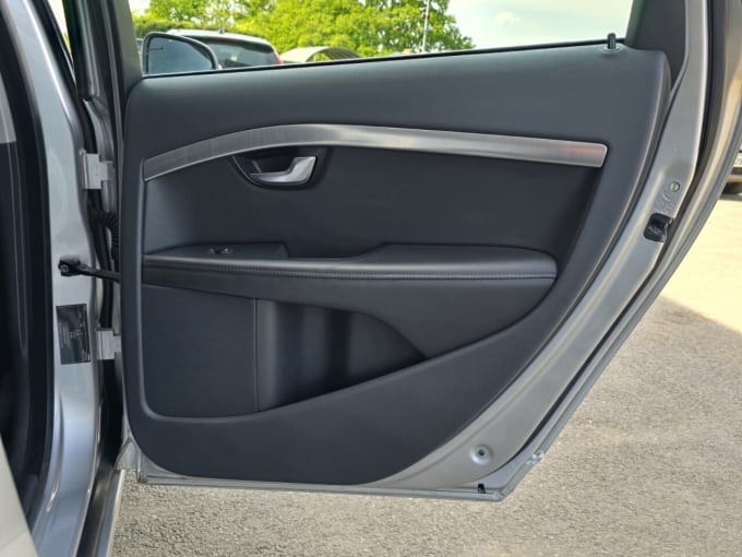 2025 Volvo V70