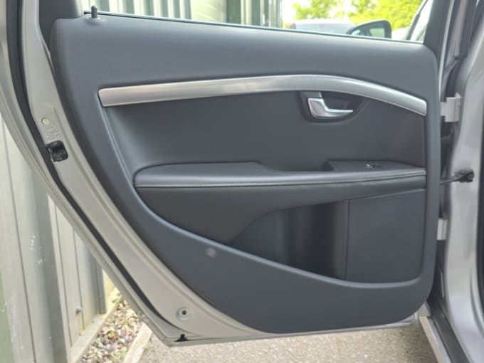 2025 Volvo V70