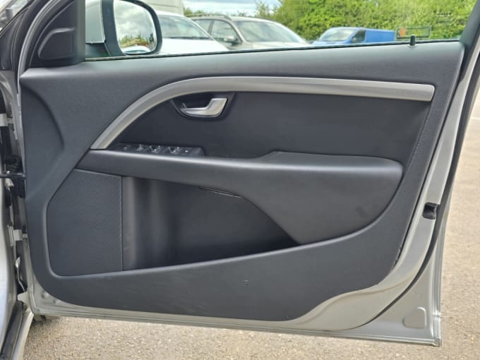 2025 Volvo V70