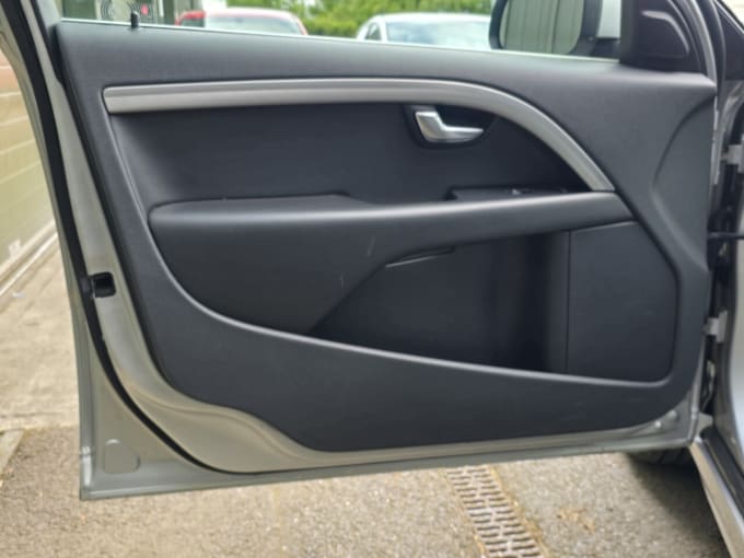 2025 Volvo V70
