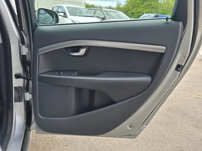 2025 Volvo V70