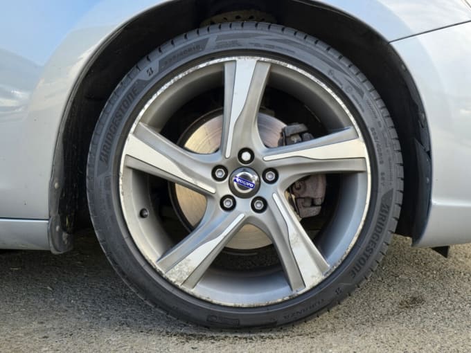 2025 Volvo V60