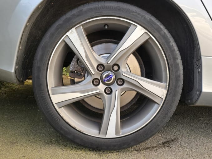 2025 Volvo V60