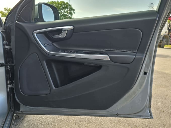 2025 Volvo V60