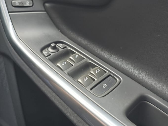 2025 Volvo V60